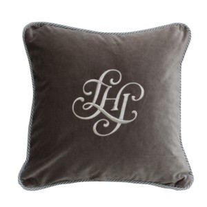 PODUSZKA WELUROWA OZDOBNA BEŻOWA Z HAFTEM " LHJ " 45 X 45 CM