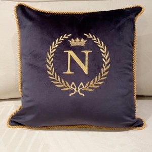 PODUSZKA WELUROWA Z DOWOLNYM MONOGRAMEM WYBIERZ KOLOR I ROZMIAR  CEZAR