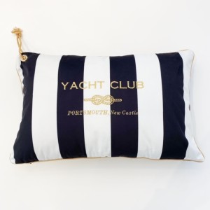 Poduszka welurowa  pasy czarne Yacht  Club prostokąt