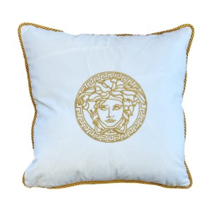 Poduszka welurowa biała haftowana Meduza Wybierz rozmiar