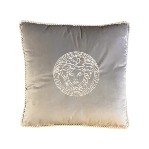 Poduszka welurowa szara  haftowana Meduza no2 Wybierz rozmiar