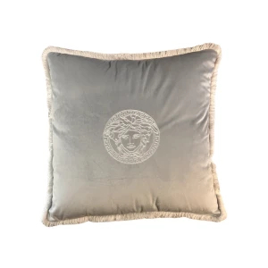 Poduszka welurowa szara haftowana Meduza no2 Wybierz rozmiar