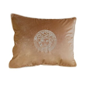 Poduszka welurowa brązowa z kremowym haftem Meduza 50x60cm