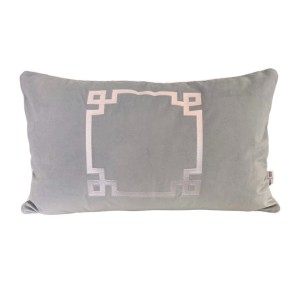 Poduszka welurowa niebieska haftowana Hampton Elegance prostokąt  