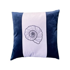 Poduszka welurowa  granatowo biała haftowana Marina Bay Muszla  kwadrat