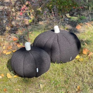 Poduszka dekoracyjna czarna dynia h30cm 