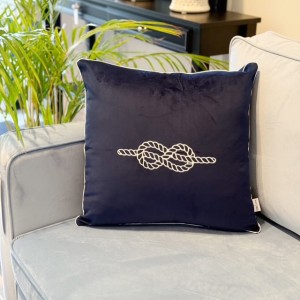 Poduszka welurowa haftowana Marina 