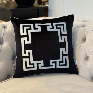 Poduszka welurowa czarna haft wzór grecki Modern Classic NO1 