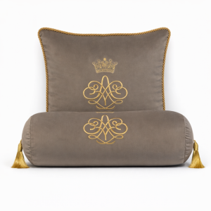 Zestaw do salonu wałek  i poduszka taupe haft złoty Korona 