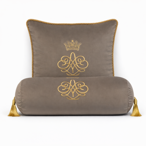 Zestaw do salonu wałek  i poduszka taupe haft złoty Korona 